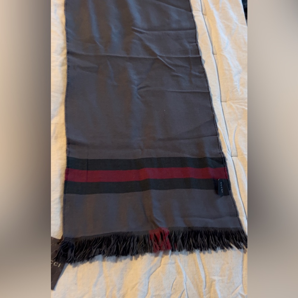 NWT Authentic Gucci Men’s Scarf 100% Wool  Gray / red/ green